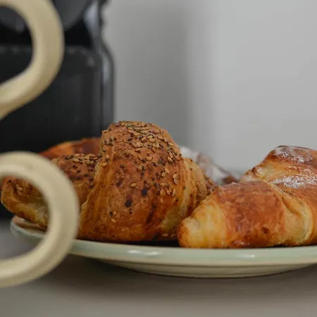 Domus Le Ceramiche Bed & Breakfast