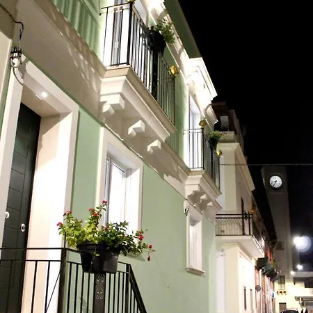 Domus Le Ceramiche Bed and breakfast 3*