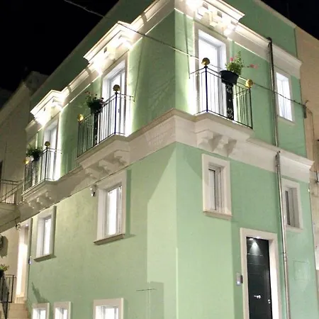 Nocleg ze śniadaniem Domus Le Ceramiche 4*