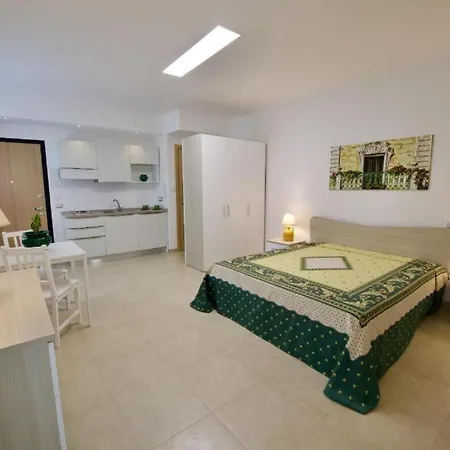 Domus Le Ceramiche Bed and breakfast