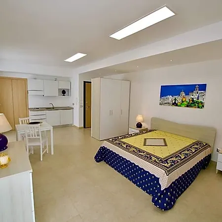 Nocleg ze śniadaniem Domus Le Ceramiche 4*